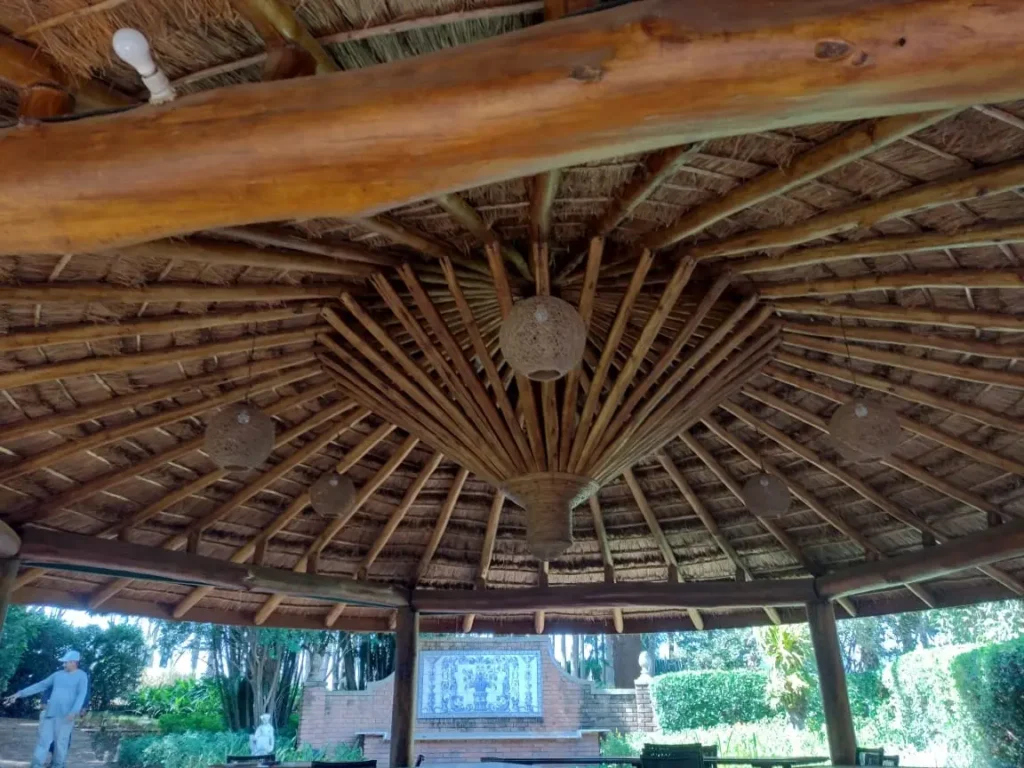 Acabamento interno de estrutura em madeira